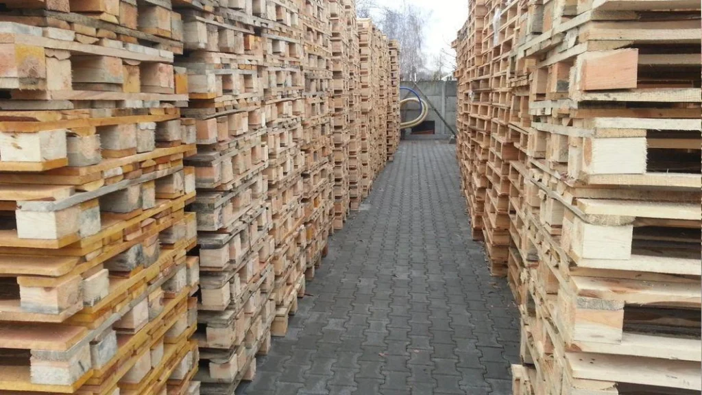 Palety przemysłowe vs. europalety —&nbsp;które wybrać dla swojej firmy?